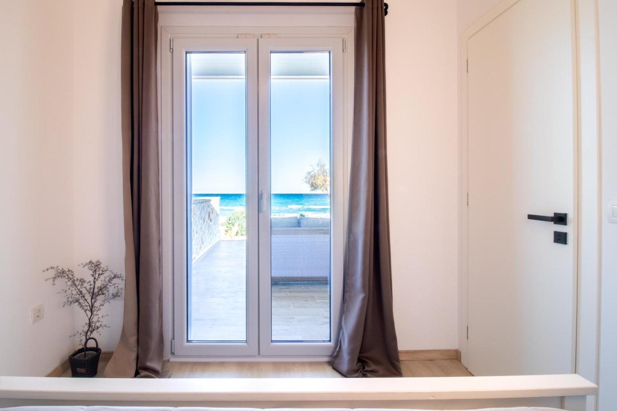 Seafront Wooden House Vounaraki 4 *