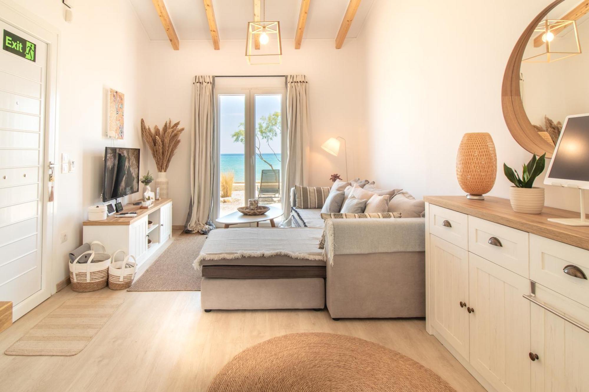 Seafront Wooden House Vounaraki 4 *