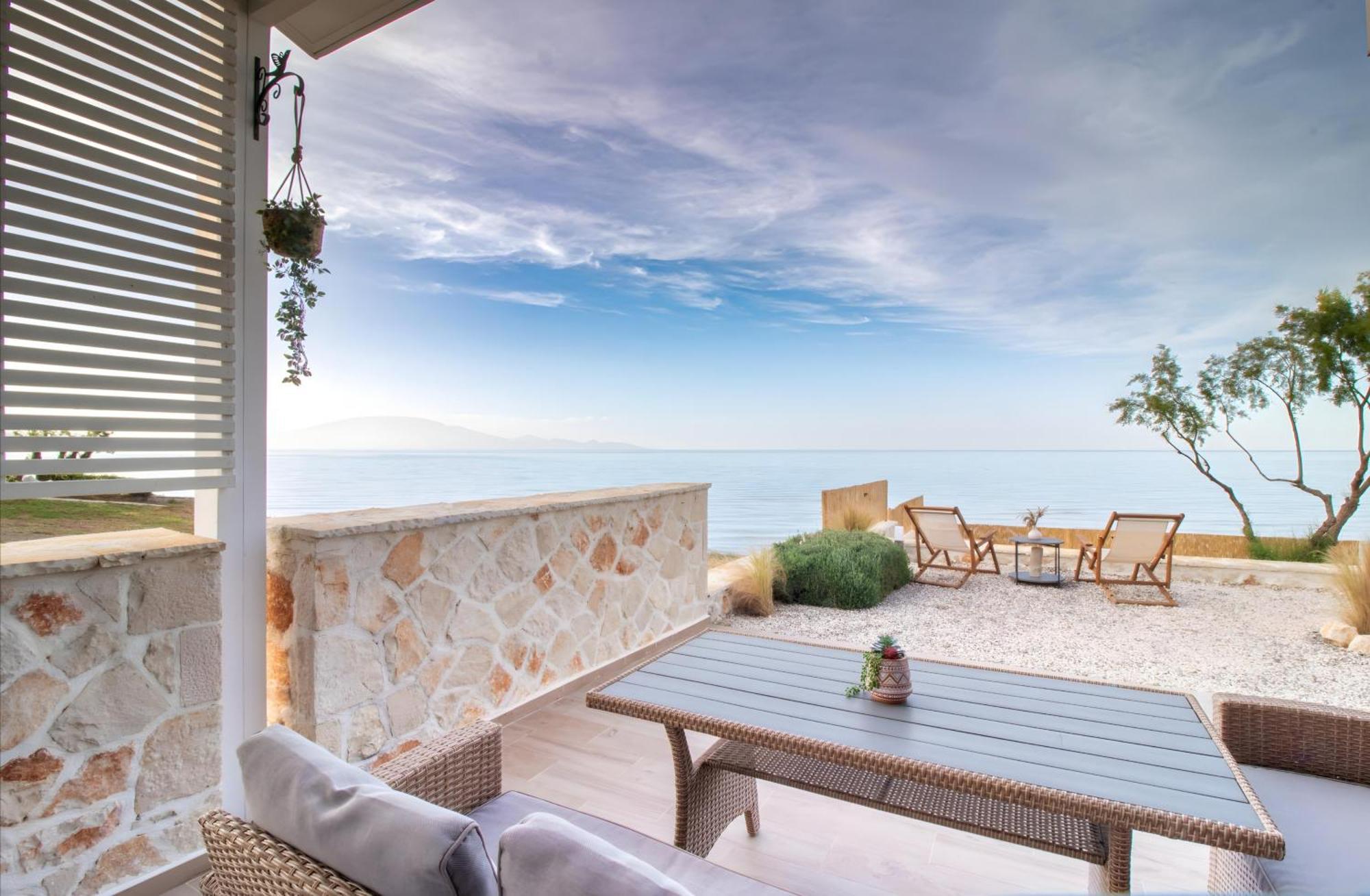 Seafront Wooden House Vounaraki 4