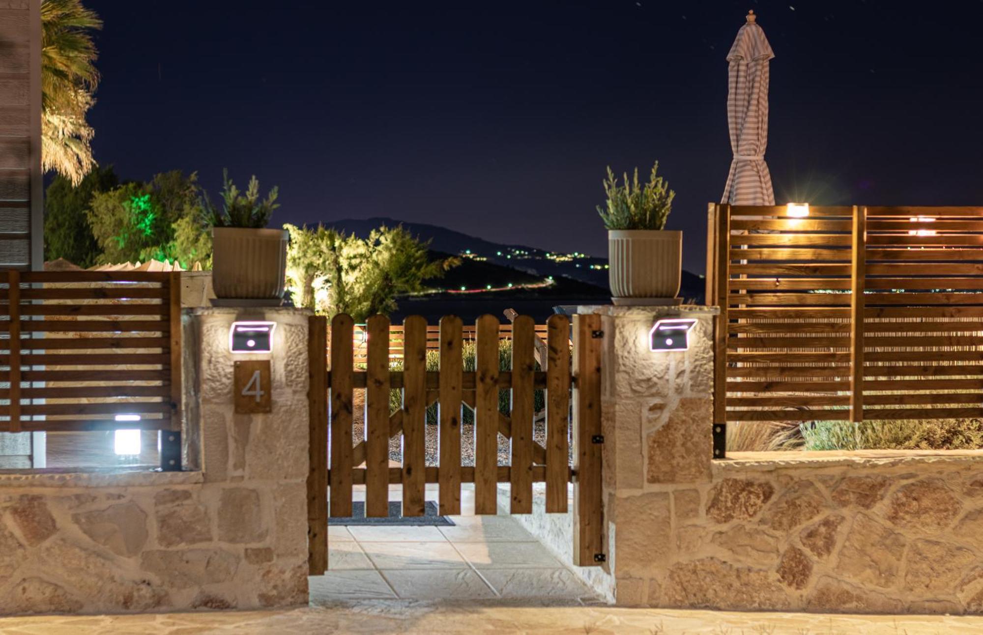 Vakantiehuis Seafront Wooden House Vounaraki 4 *