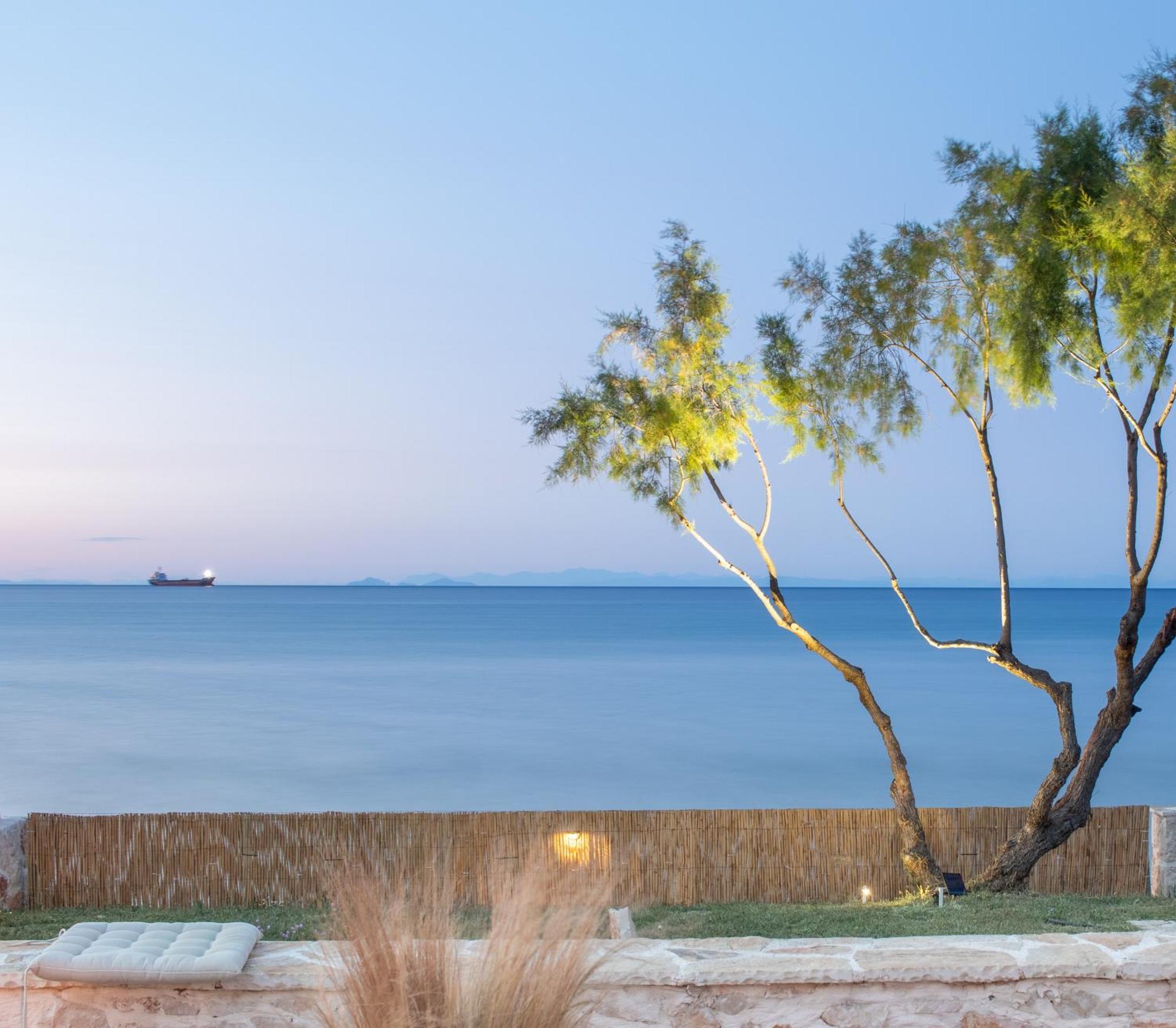 Seafront Wooden House Vounaraki 4 *